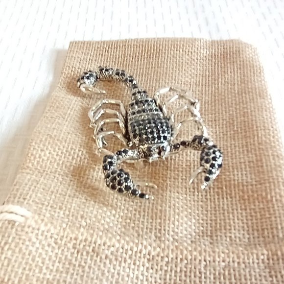 Silver Rhinestone Scorpion Pin Broach - Picture 4 of 4